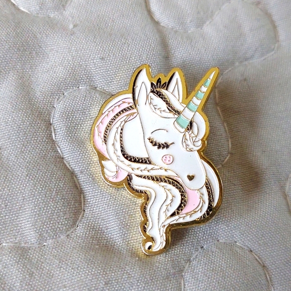 (3 for 12$) Pastel unicorn enamel pin - Picture 1 of 1